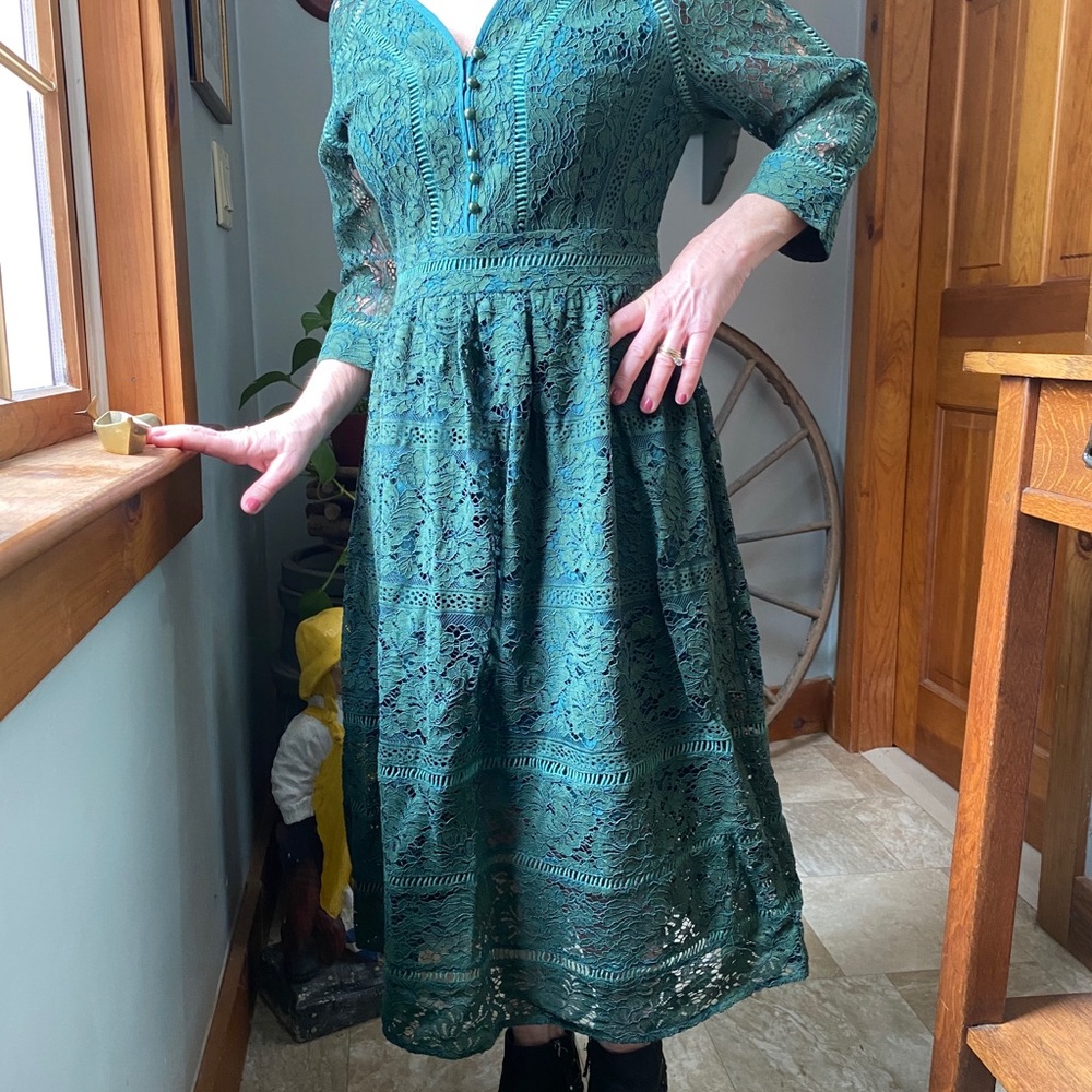 Vicky & Lucas green lace detail dress 3/4 sleeve